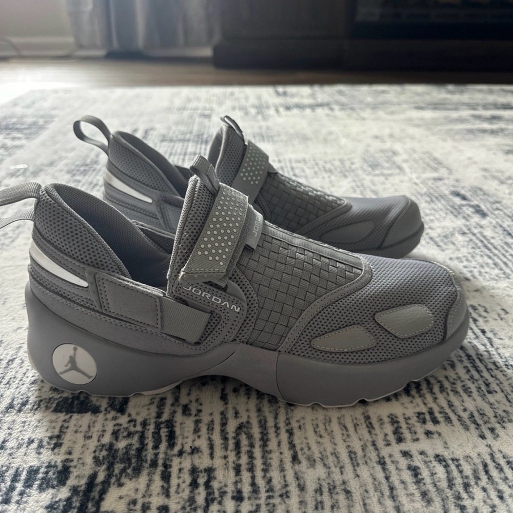 Men's Jordan Trunner LX 10.5 Gray